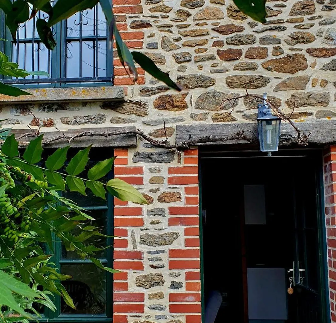 L'Auberge De La Porte Saint-Jouan-des-Guerets Inn