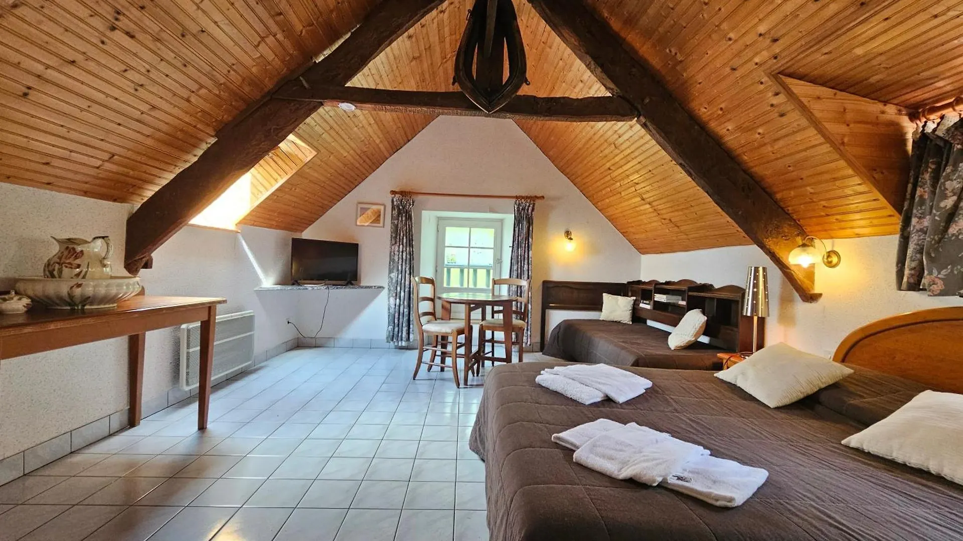L'Auberge De La Porte Saint-Jouan-des-Guerets Inn