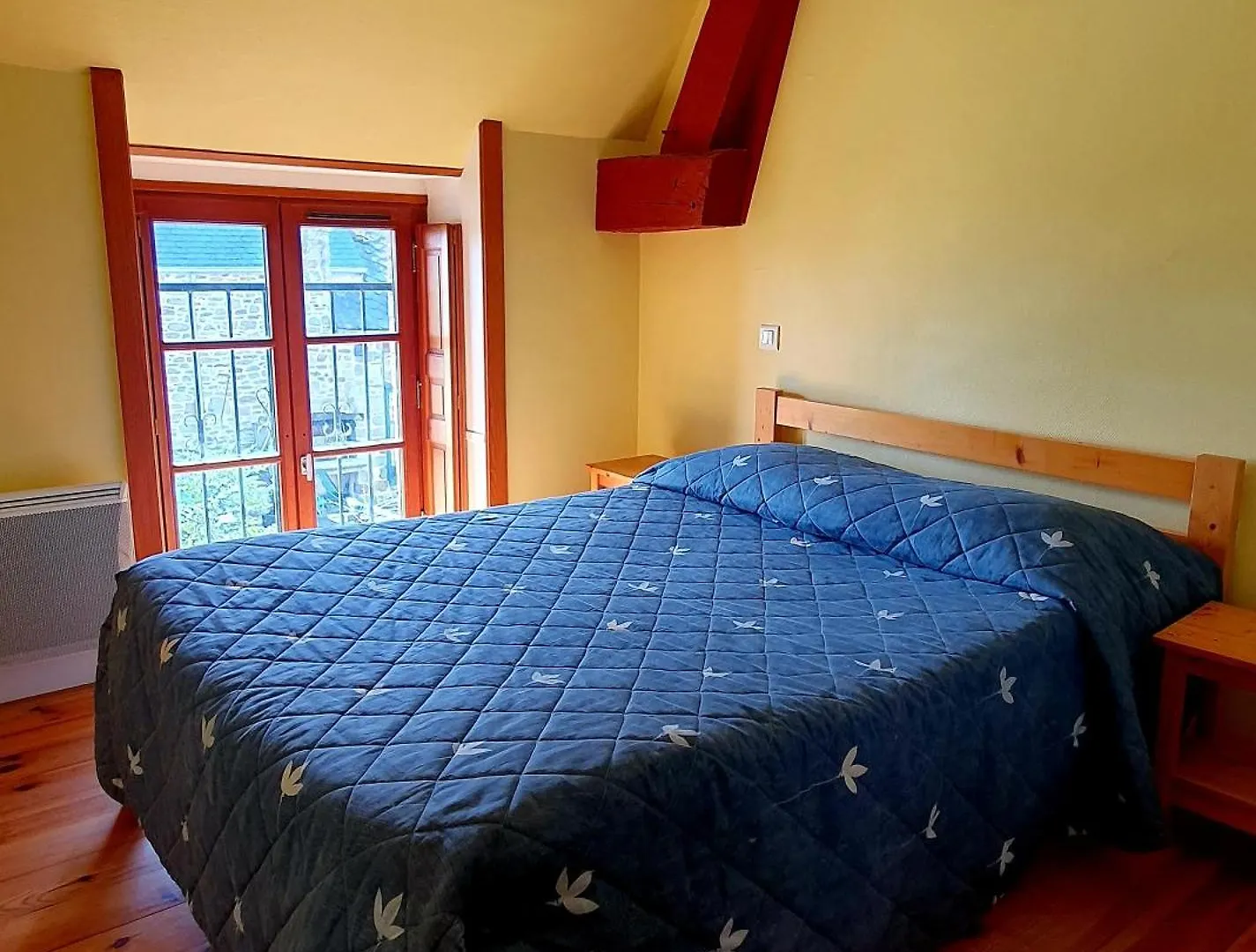 L'Auberge De La Porte Saint-Jouan-des-Guerets Inn